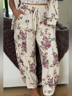 New Veveret Flower Shop Joggers Floral Cream Drawstring Jogger Pants Size M